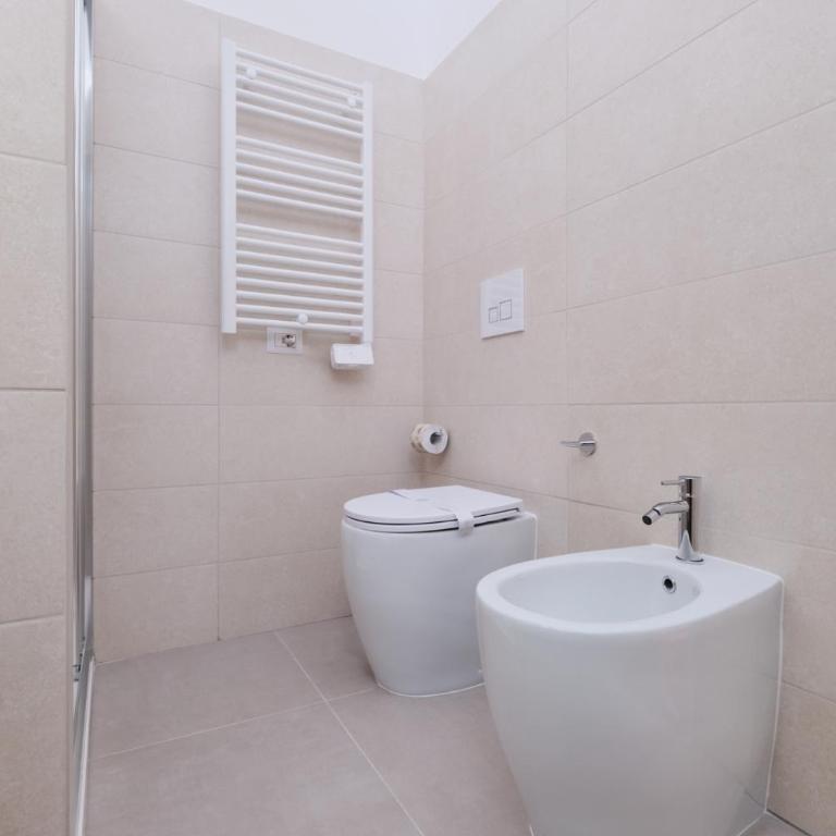 RENTALPRO - 10 minutes to Center - Appartamento con 3 Camere da Letto e con Balcone - 30