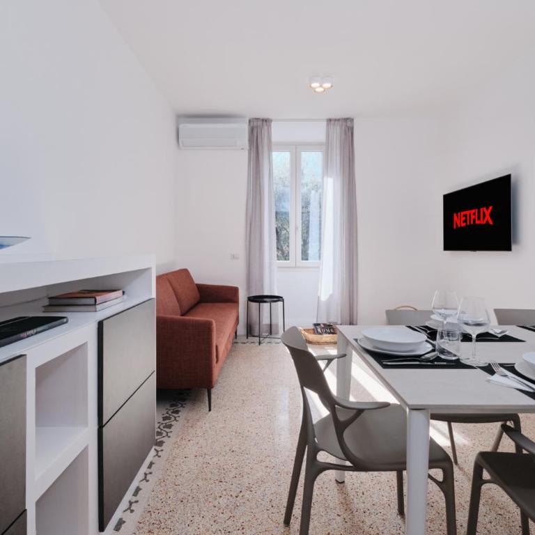 RENTALPRO - 10 minutes to Center - Appartamento con 3 Camere da Letto e con Balcone - 20