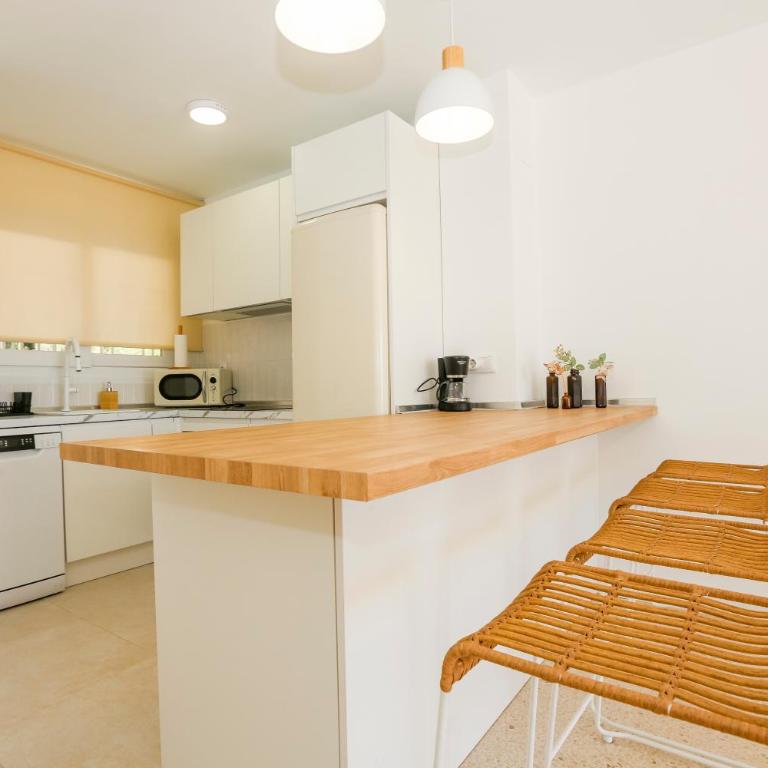 Palomas Club Home Sea Views & Pool - Two-Bedroom Apartment - 11