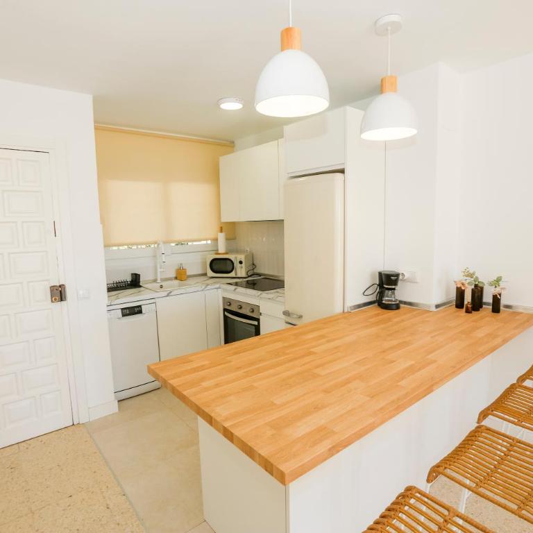 Palomas Club Home Sea Views & Pool - Two-Bedroom Apartment - 4