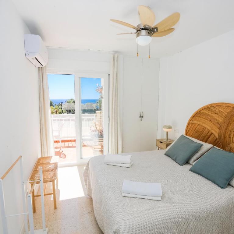 Palomas Club Home Sea Views & Pool - Two-Bedroom Apartment - 25