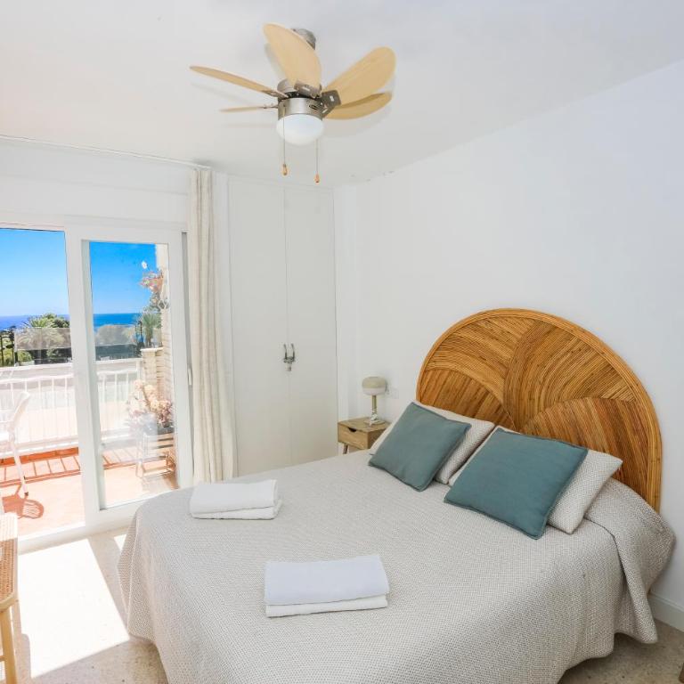 Palomas Club Home Sea Views & Pool - Two-Bedroom Apartment - 33
