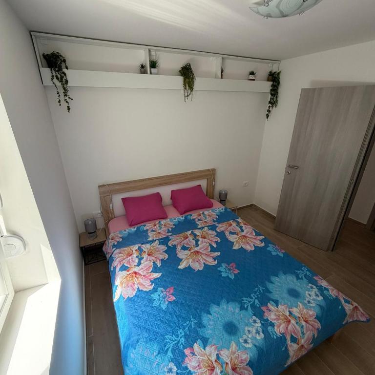 Sofi - Two-Bedroom Apartment with Terrace - 37
