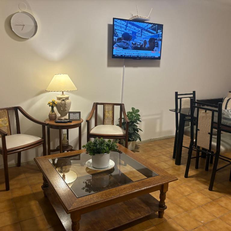 CALIDO y confortable depto, en el centro De Mendoza - One-Bedroom Apartment - 1