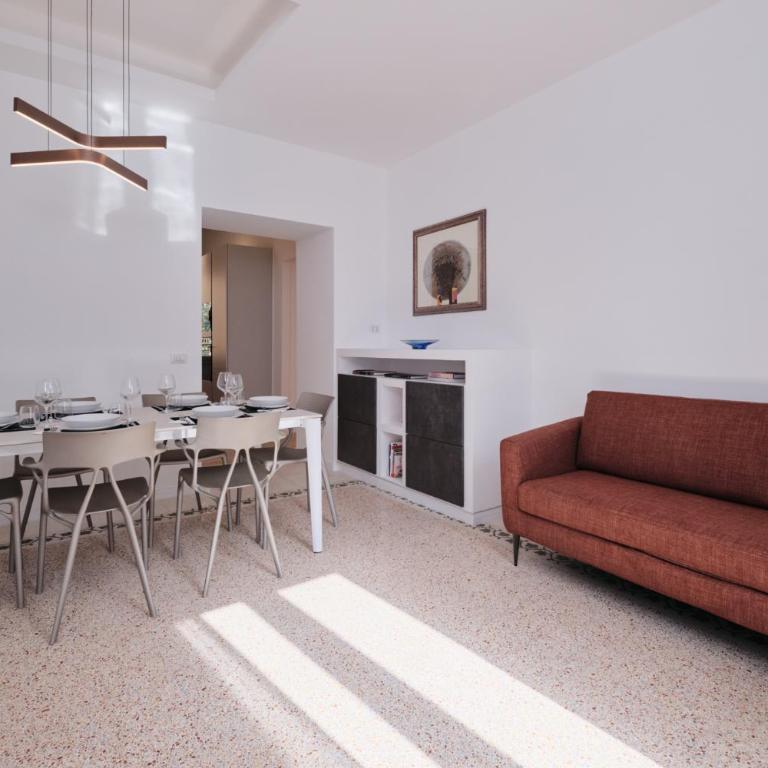RENTALPRO - 10 minutes to Center - Appartamento con 3 Camere da Letto e con Balcone - 5
