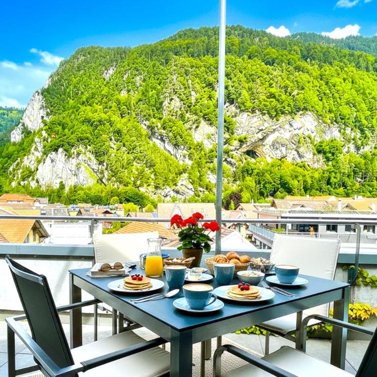 Penthouse Alps Scenic Views and Concierge by SwissHut - Appartamento con Vista Montagna - 1
