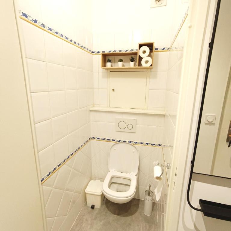 Parc Vélusine - T2 lumineux, 4 couchages, clim, terrasse, parking, 2 piscines&tennis - One-Bedroom Apartment - 12