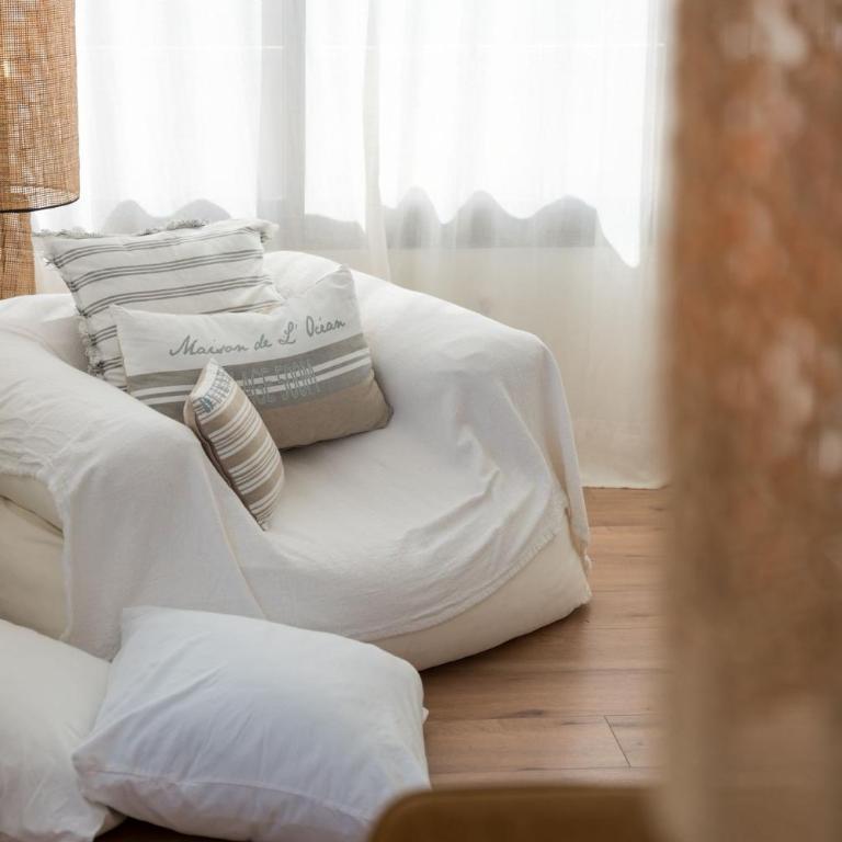 Luxury Beachfront "Felicità" Sea View 6 Guests - Three-Bedroom Apartment - 11