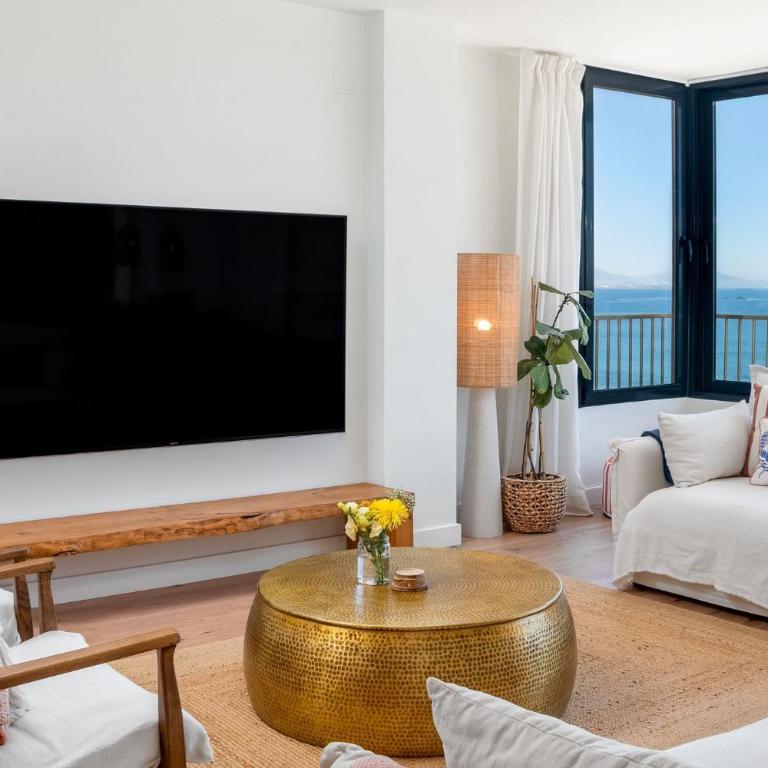 Luxury Beachfront "Felicità" Sea View 6 Guests - Three-Bedroom Apartment - 10