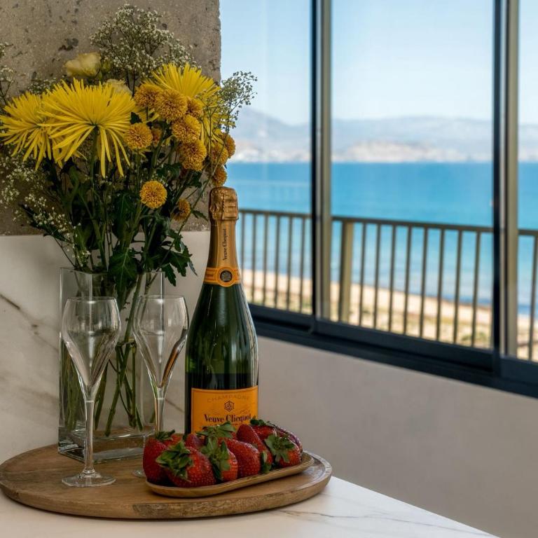 Luxury Beachfront "Felicità" Sea View 6 Guests - Three-Bedroom Apartment - 34