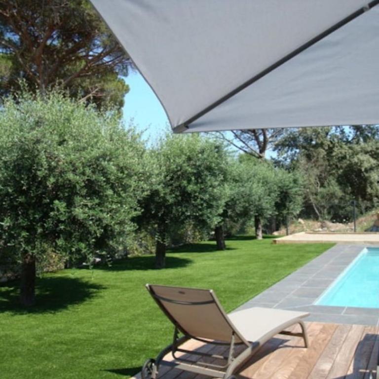 Villa avec piscine chauffée sous les pins parasols et les oliviers - Villa 2 Chambres - 4