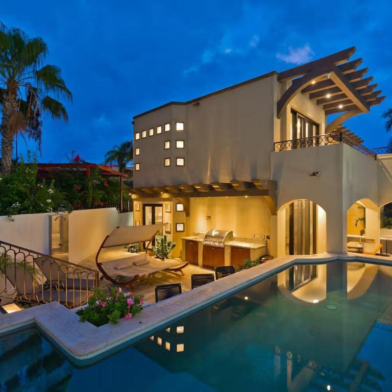 Marbella Lane Coastal Elegance Villa with Pool - Apartamento - 1
