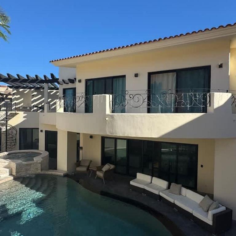 Grand Villa Famlee - multi-family rental sleeps 16 - Apartamento - 1