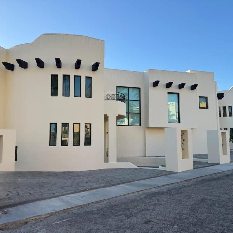 Grand Villa Famlee - multi-family rental sleeps 16 - Apartamento - 59