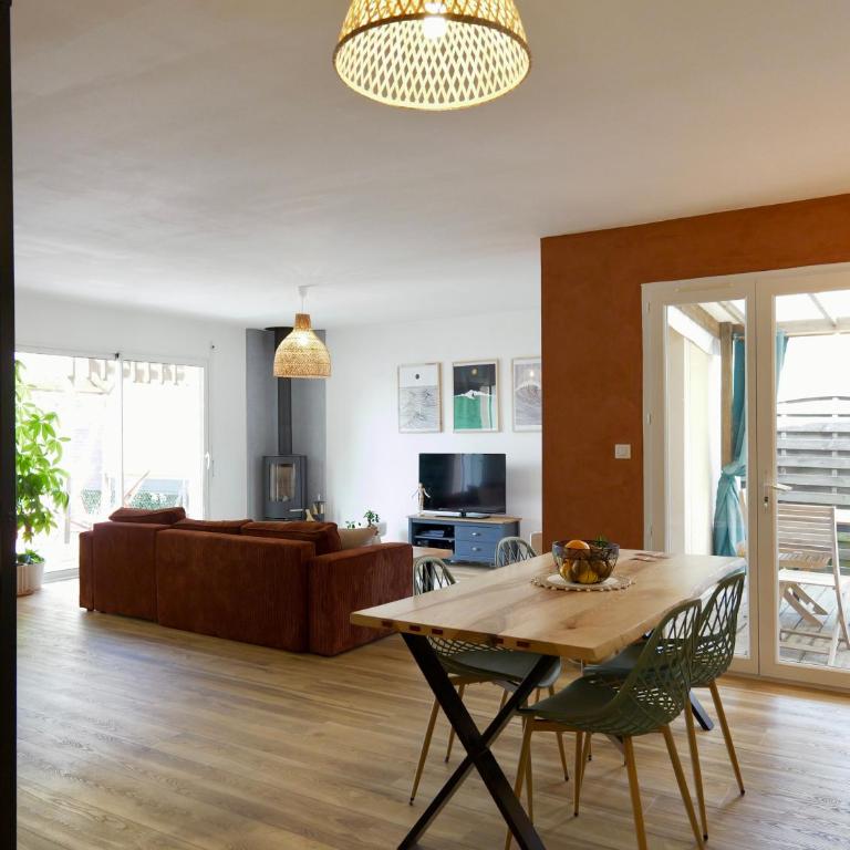 Maison Cosy - 3 Ch - 6 pers - WIFI, Accès direct forêt - Three-Bedroom House - 8