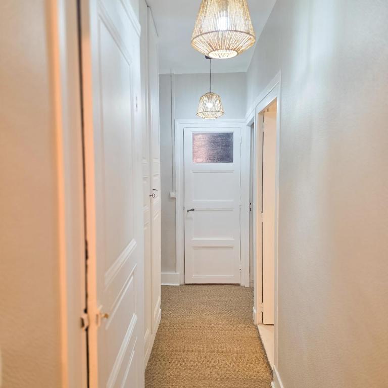 Appartement rénové avec vue Rhône - Centre - Appartement 3 Chambres - 18