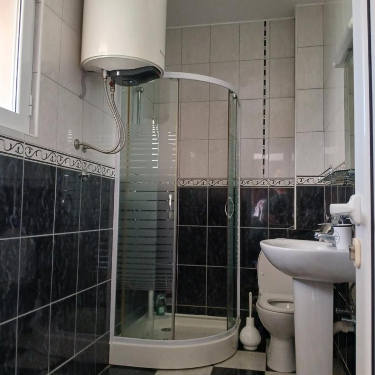 Apartmani Bisser - Porodična Soba - 6