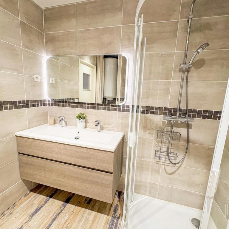 T3 traversant proche du centre ville de Sanary - Appartement 2 Chambres - 10