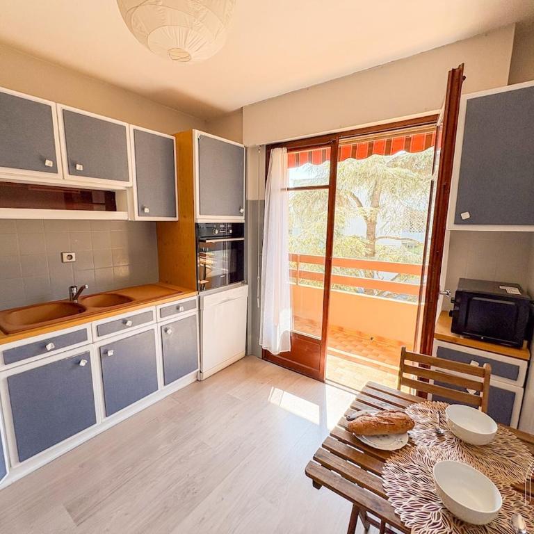 T3 traversant proche du centre ville de Sanary - Appartement 2 Chambres - 12