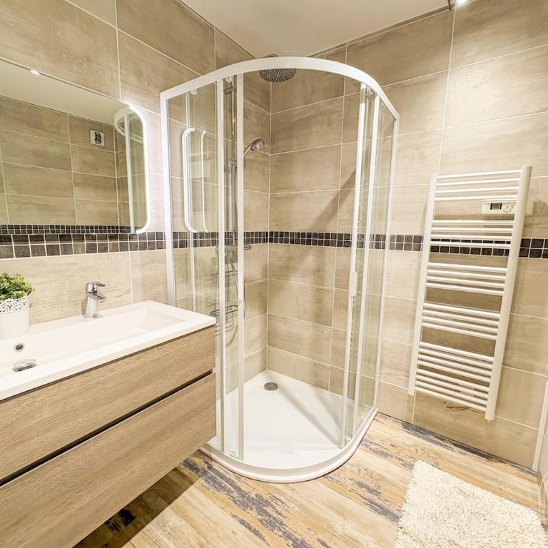 T3 traversant proche du centre ville de Sanary - Appartement 2 Chambres - 13