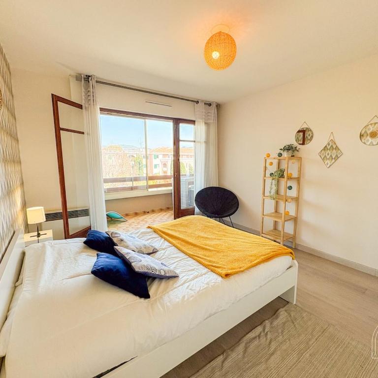 T3 traversant proche du centre ville de Sanary - Appartement 2 Chambres - 26