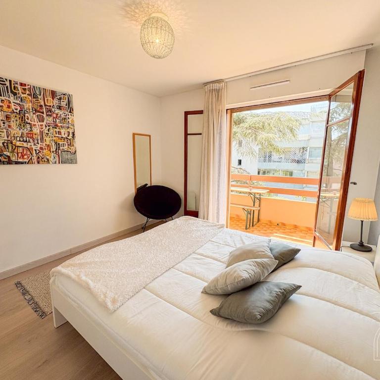 T3 traversant proche du centre ville de Sanary - Appartement 2 Chambres - 27