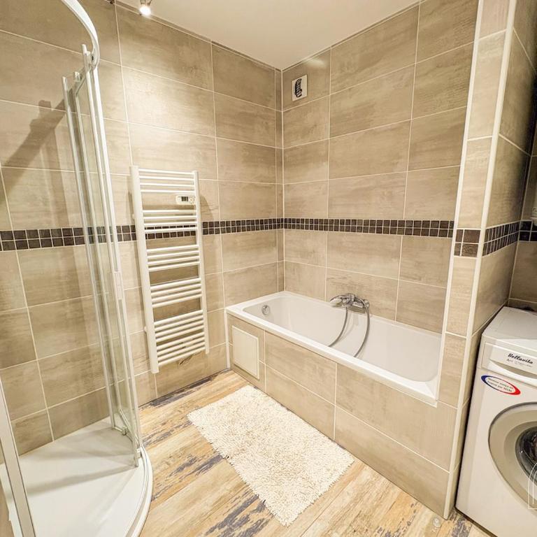 T3 traversant proche du centre ville de Sanary - Appartement 2 Chambres - 30