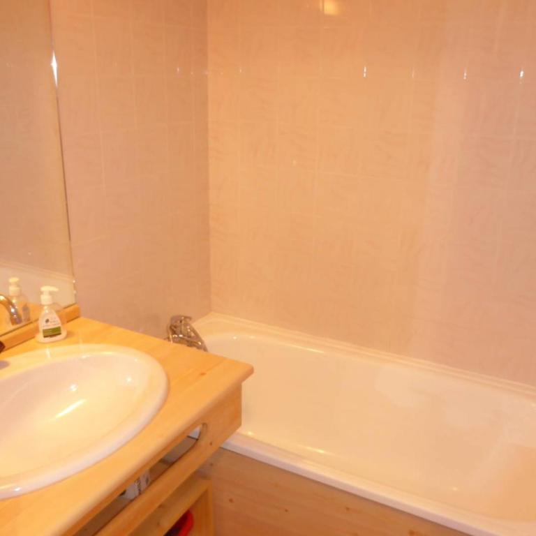 Charmant appart rénové 4 pers, balcon sud, plein centre, proche ski et piscine! - Appartement 1 Chambre - 5