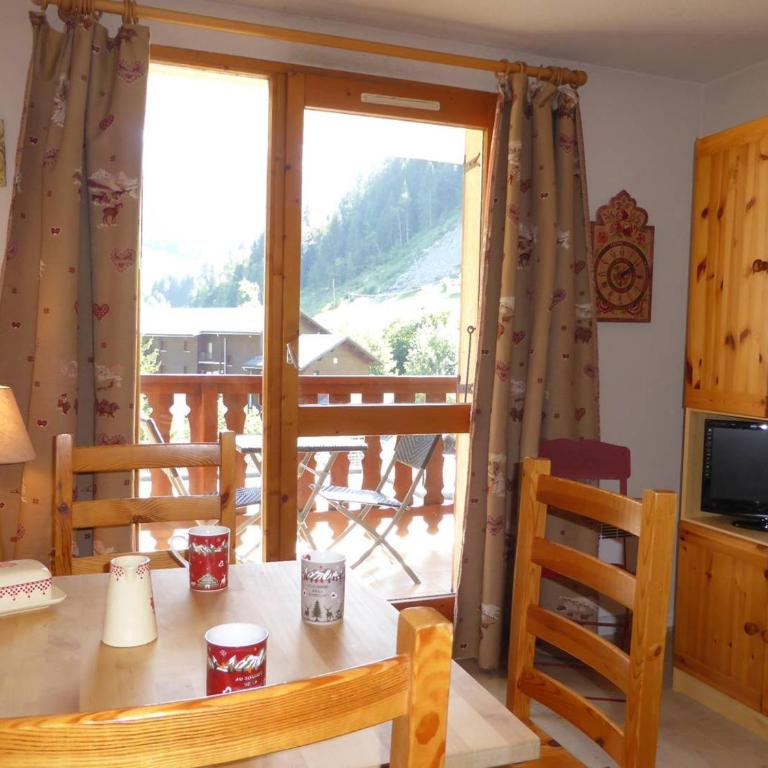 Charmant appart rénové 4 pers, balcon sud, plein centre, proche ski et piscine! - Appartement 1 Chambre - 9