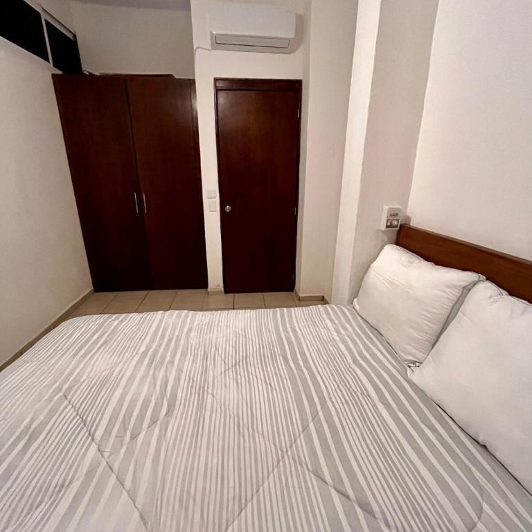 Apartment with independent entrance and equipped kitchen - Two-Bedroom Apartment - 9
