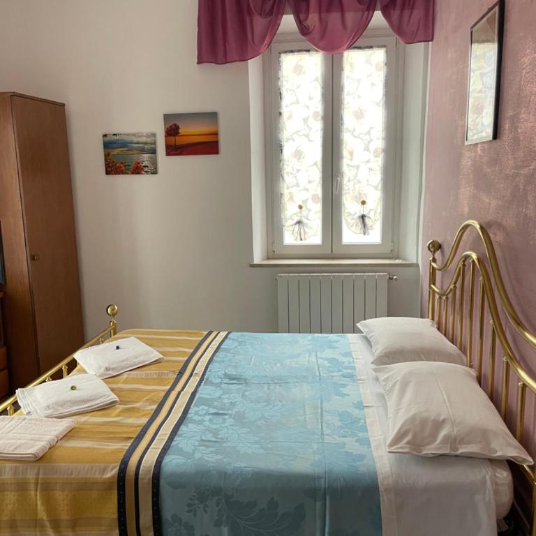 Le camere del Baldo parcheggio gratuito in centro storico - Ampia Camera Matrimoniale - 12