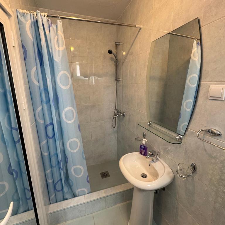 Guest House Ugljevarevic - Dvokrevetna Soba sa Bračnim Krevetom/Zasebnim Krevetima i Pogledom na More - 6