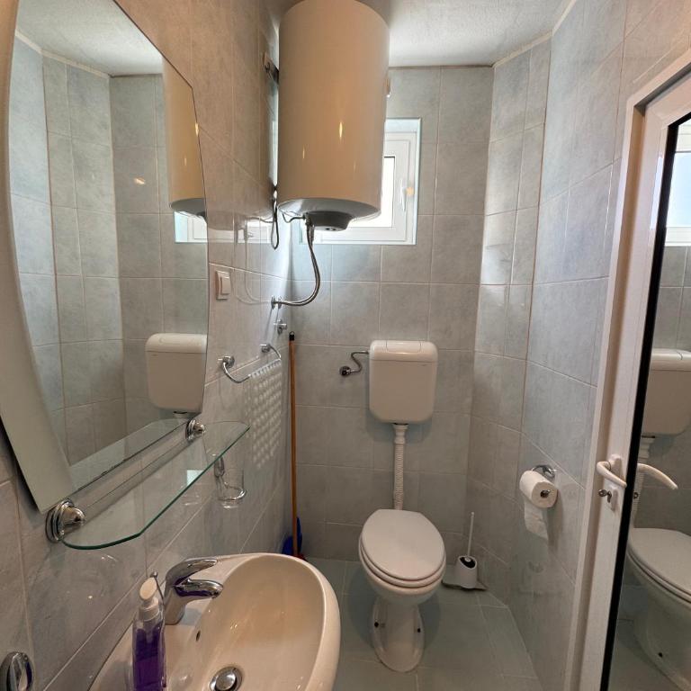 Guest House Ugljevarevic - Dvokrevetna Soba sa Bračnim Krevetom/Zasebnim Krevetima i Pogledom na More - 7