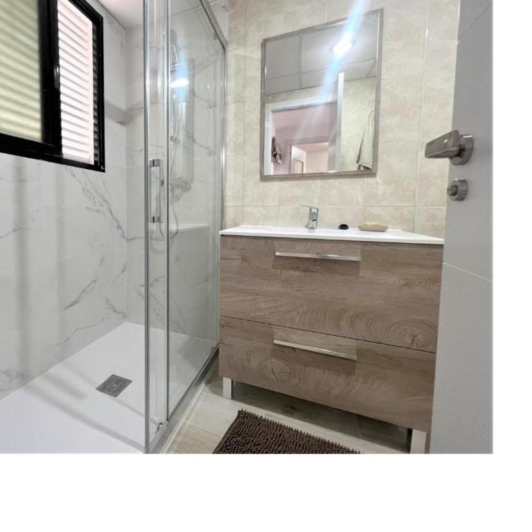 Luxmar - One-Bedroom Apartment - 4