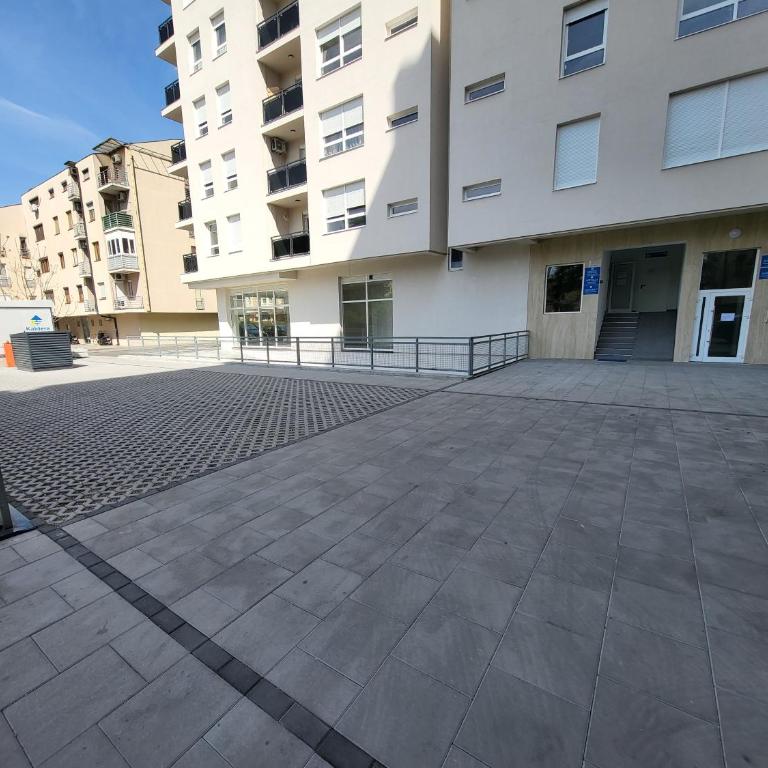 Olive NOOK - Two-Bedroom Apartment with Balcony - 7