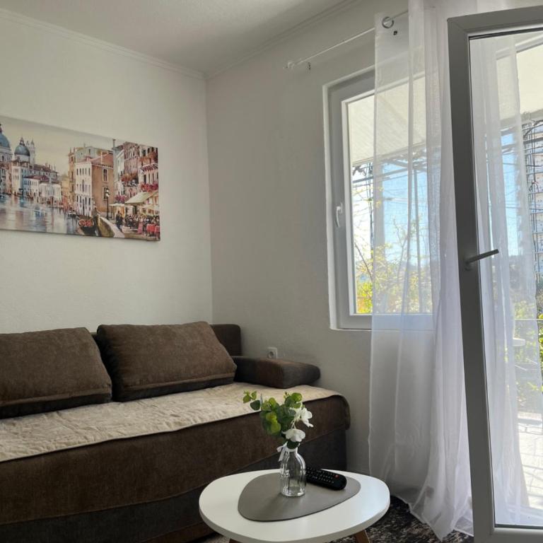 Apartment White Rose - One-Bedroom Apartment - 8