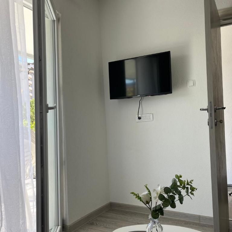 Apartment White Rose - One-Bedroom Apartment - 26