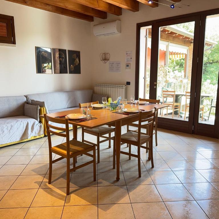 Free Park and Swimming Pool, Centre of Peschiera - One-Bedroom Apartment - 9