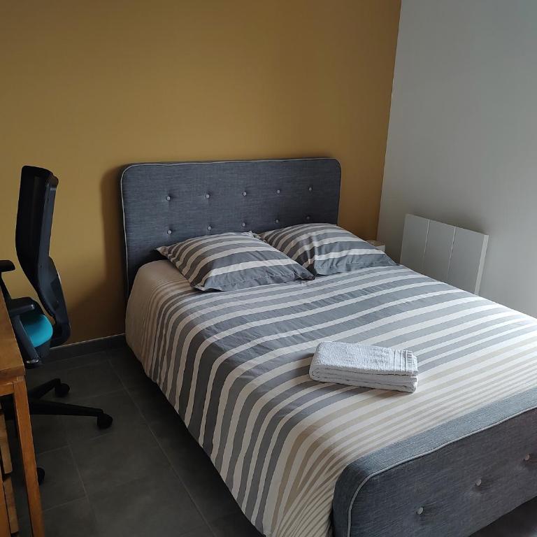 Chambre chez l'habitant à 900m de la PartDieu - Chambre Double avec Salle de Bains Commune - 1