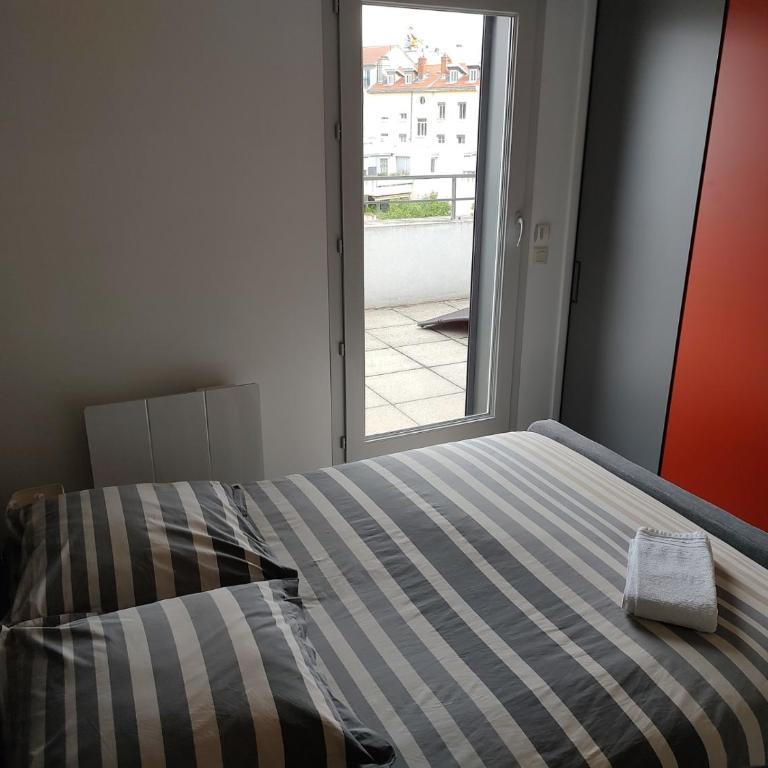 Chambre chez l'habitant à 900m de la PartDieu - Chambre Double avec Salle de Bains Commune - 2