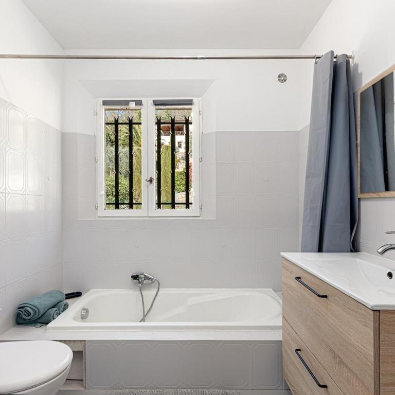 Superbe villa avec piscine proche de Cannes - Villa avec Piscine Privée - 7
