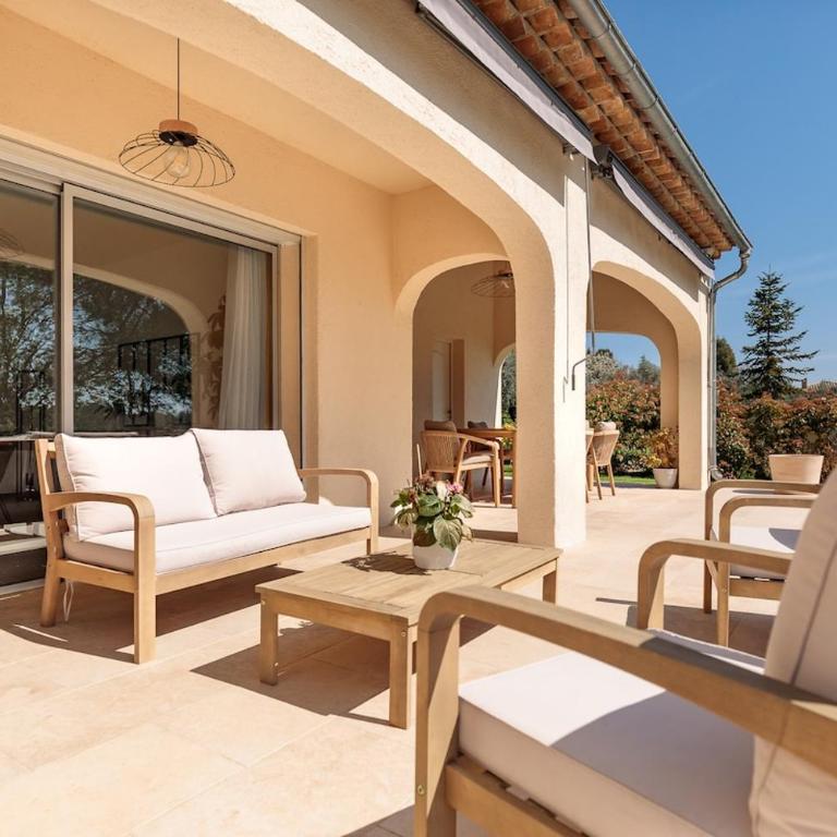 Superbe villa avec piscine proche de Cannes - Villa avec Piscine Privée - 10