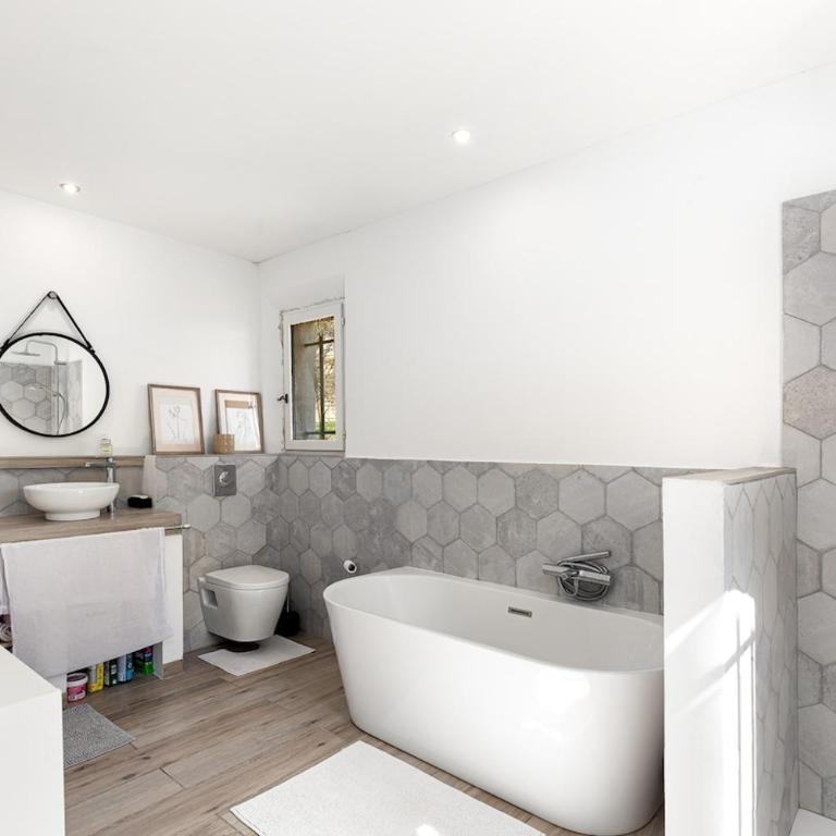Superbe villa avec piscine proche de Cannes - Villa avec Piscine Privée - 16