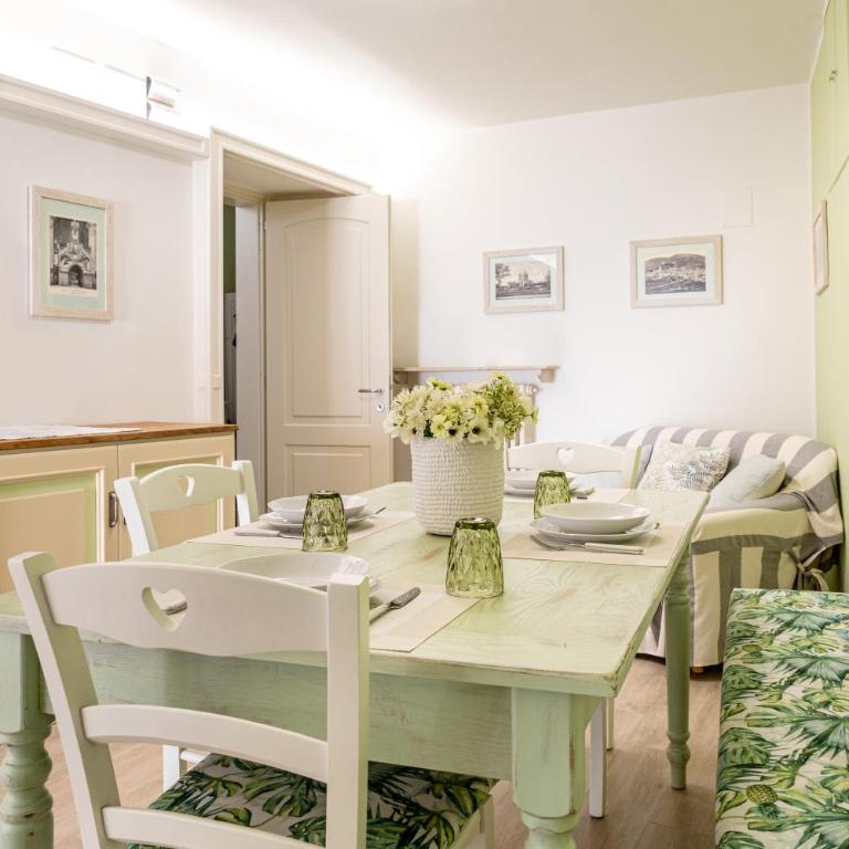 Maison Gabry - a 50mt da Santa Chiara - Appartamento con 3 Camere da Letto - 1