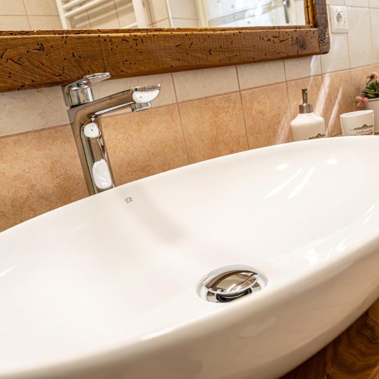 Maison Gabry - a 50mt da Santa Chiara - Appartamento con 3 Camere da Letto - 25