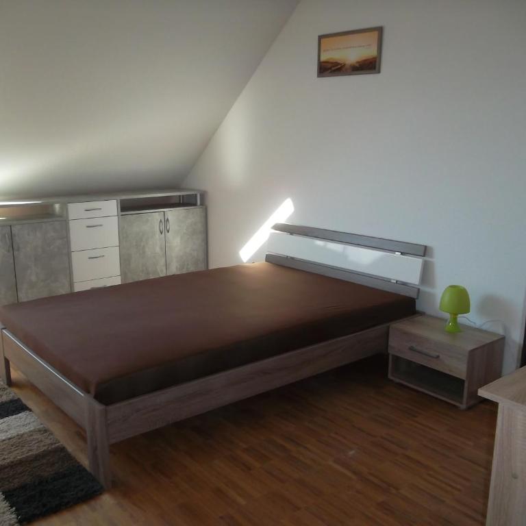 One room in a shared house near MAN-MTU-BMW - Apartamento de 1 dormitorio - 1