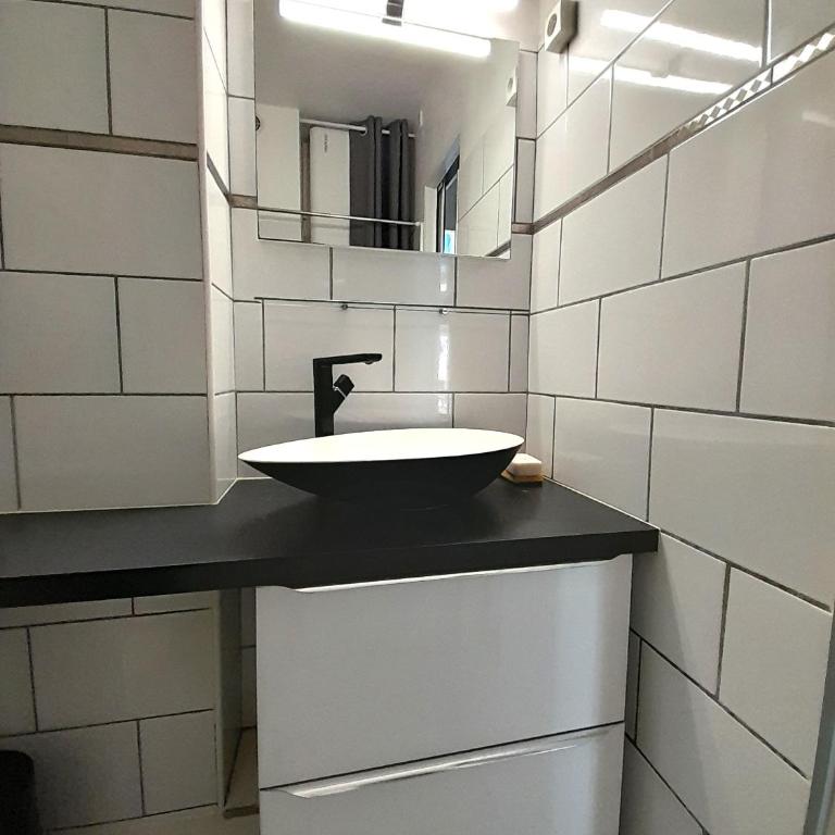 Héliopolis studio de charme naturiste avec terrasse et parking privé - Apartamento de 1 dormitorio - 14