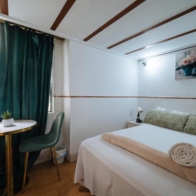 Airbhouse Private Rooms & Apartments - Standard Double Room with Shared Bathroom - 9