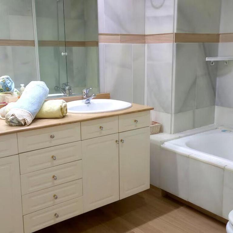 Cozy corner 2 bed apartment Island Puerto Marina - Apartamento - 24