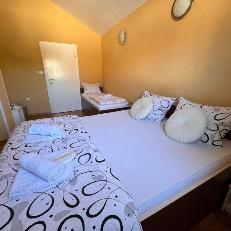 Central Stay Mostar - Triple Room - 1